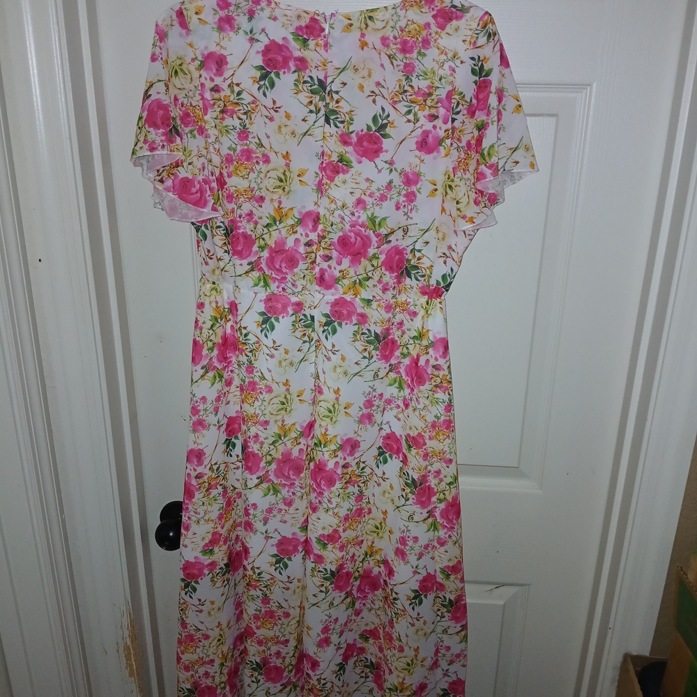 Chic Floral Maxi Dress in Pink and White